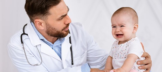Infekcje i dolegliwości u niemowląt i małych dzieci – jak je leczyć?