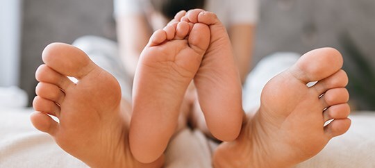 Grzybica paznokci rąk i nóg – jak rozpoznać i jak leczyć?